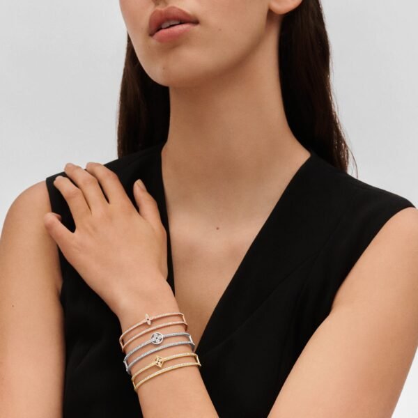 00A514AC-9C7A-E2B9-7708-78916447F666.jpg Idylle Blossom Two-Row Bracelet, Pink Gold And Diamonds