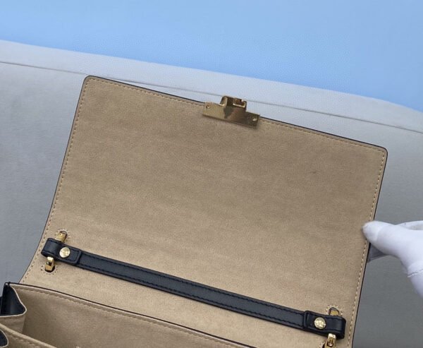 01F3FBCE-4B49-F010-C1BE-14BBB4D27702.jpg Fendi Kan I Bag