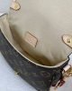 02936E89-8797-EEA4-8F4A-55B12F05EEF5.jpg Louis Vuitton M46740 Saumur BB
