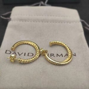 032E3F0A-FFA9-7618-F4D7-6E656E52BA29.jpg Pavé Crossover Hoop Earrings 18K Yellow Gold with Diamonds