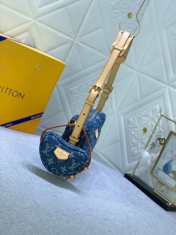 Louis Vuitton Croissant MM M46856