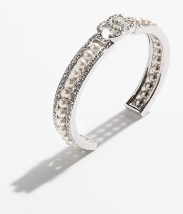 044646A8-C253-6CA8-8814-7C04990B1875.jpg CUFF