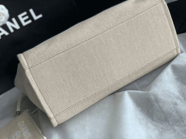 04B96AE5-ACAD-4E40-9BBA-36DE5AC3E8D9.jpg Chanel Mixed Fibers Calfskin Deauville Tote Light Grey