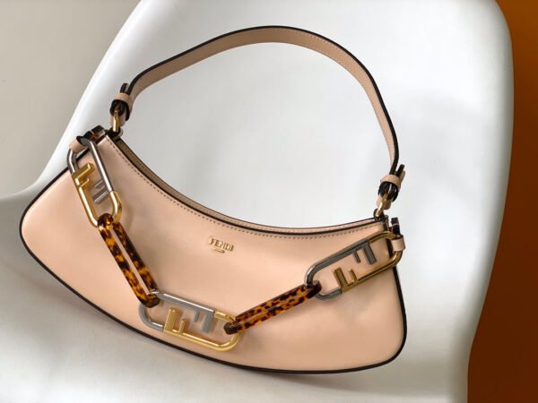 05F38738-C6FF-4AF9-1893-582DEEDA2250.jpg Fendi O'lock Swing Bag