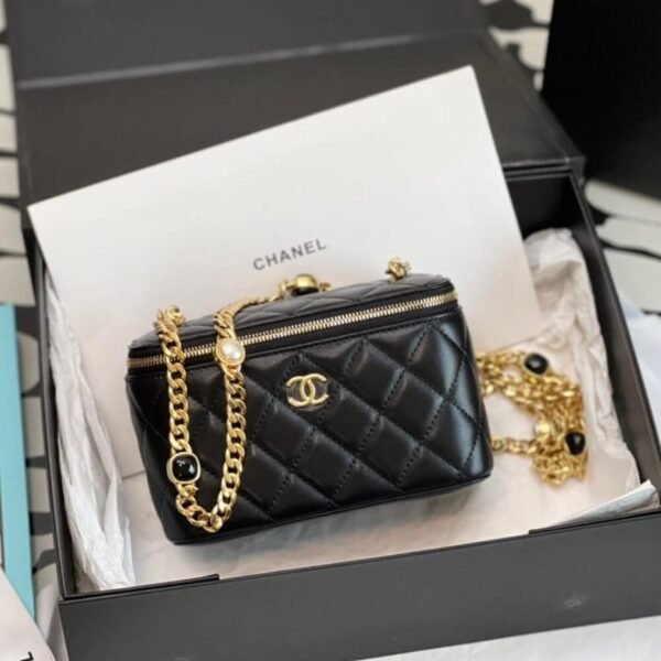 06D6D4D6-9152-8DBD-688D-4B112BD3960E.jpg Chanel Vanity with Chain AP2937