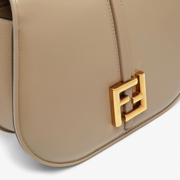 0780F4E9-AA8E-0DA6-4759-0FE6C4EF8AD8.png Fendi C'mon Medium