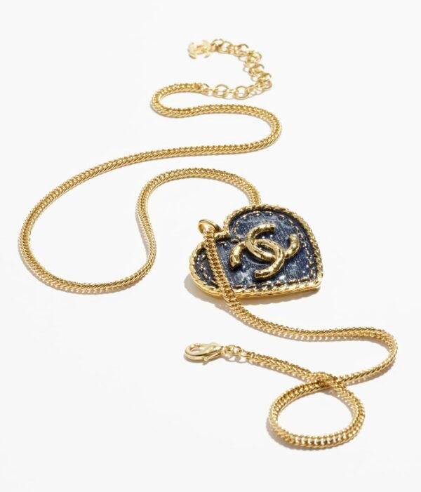 LONG PENDANT NECKLACE