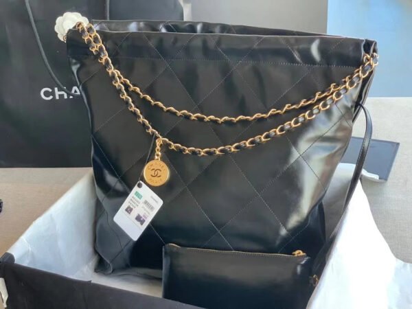 0845EF87-D003-9655-0D63-91AEDCDA6976.jpg Chanel 22 Handbag Black For Women 16.4in/42cm AS3261 B08872 94305