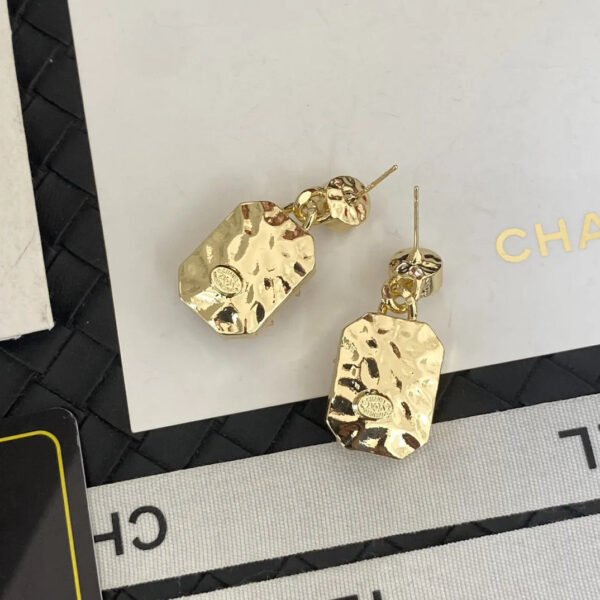 09462021-5510-8372-2978-B272B82AFA54.jpg CC Earrings 0002