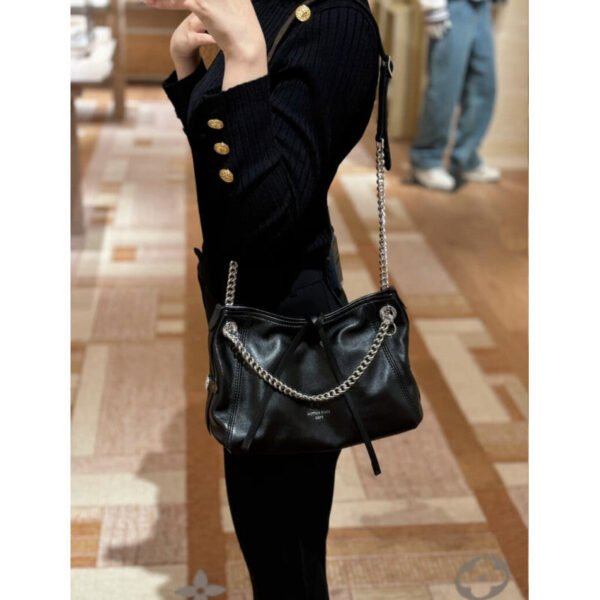 Louis Vuitton CarryAll Vibe BB M12888