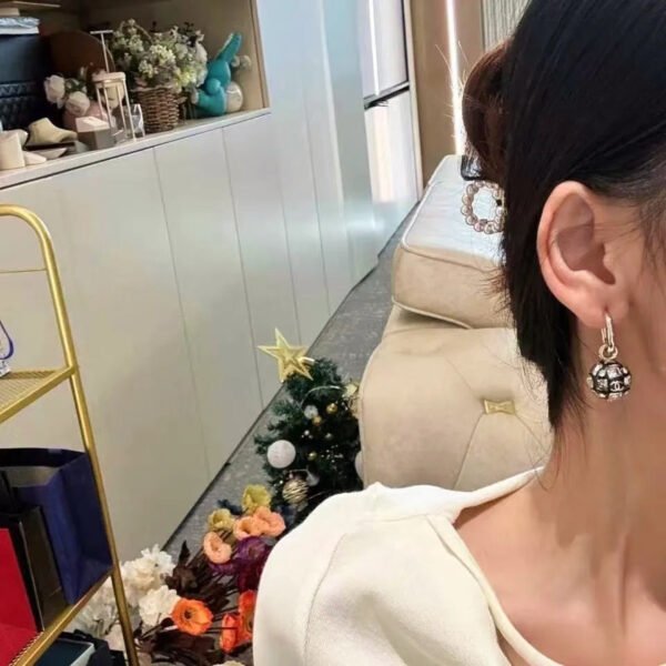 0B1F22B4-ABE5-99A4-2987-0573D87C7B0F.jpg CC Earrings 0003