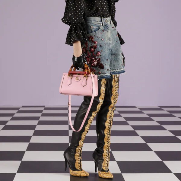 0D54F007-2E7D-BCCD-10B8-2561D621E867.jpg DIANA SMALL SHOULDER BAG