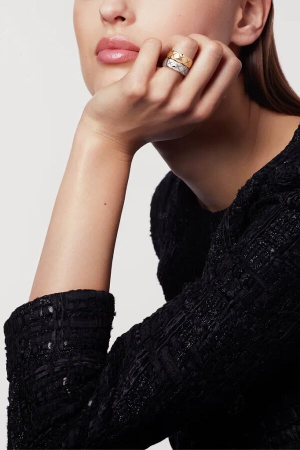 COCO CRUSH RING Quilted motif, small version, 18K BEIGE GOLD - 6