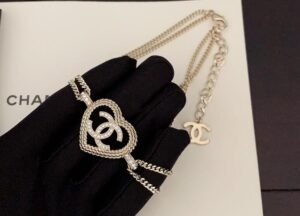 10447BC6-E17F-0CD1-0768-4130BB3A08F2.jpg Wheat Heart Peach Heart Hollow Double C Double Chain Necklace