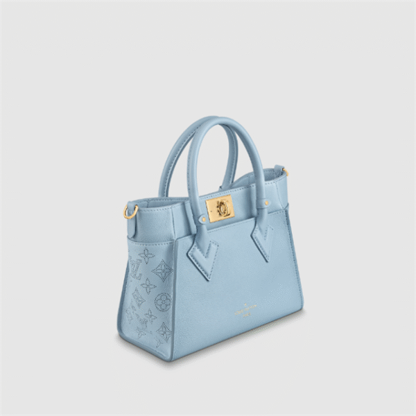 10849245-2144-B247-CEA1-E8F72EB100E7.png ON MY SIDE PM