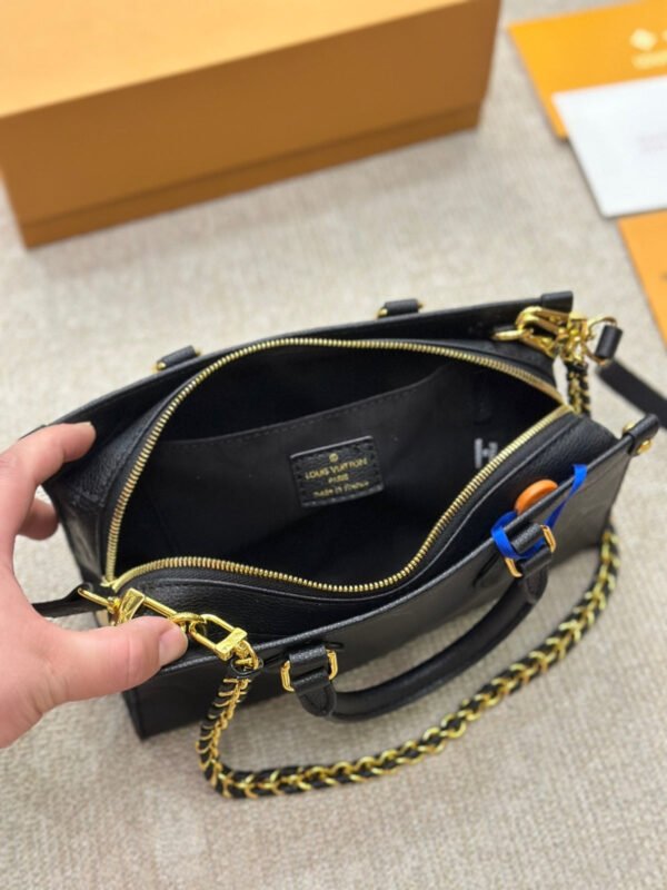 Louis Vuitton OnTheGo East West M23640