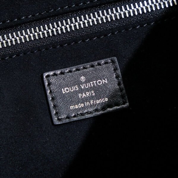 147ABBB2-B2B4-D977-31F7-CCA77B6B8FCC.jpg Louis Vuitton M25143 CarryAll MM