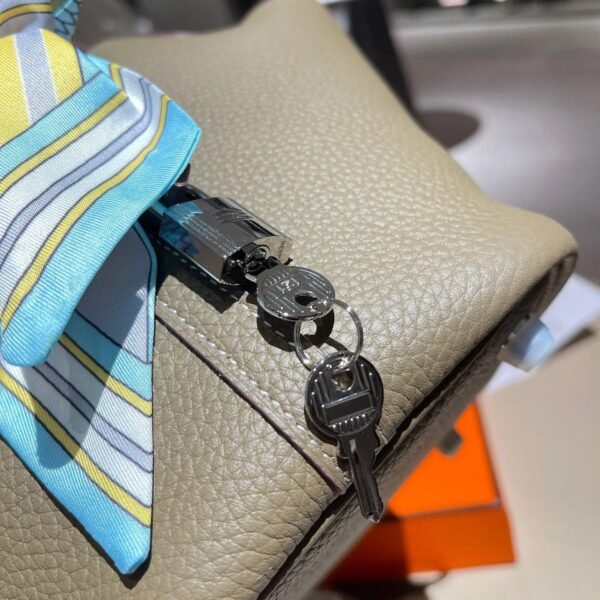 14B08C6D-9BB5-4FAA-313C-CD5DC7F20B7C.jpg Picotin Lock 18