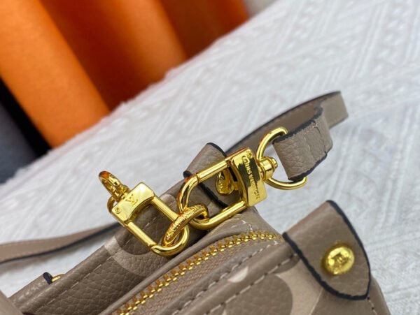 Louis Vuitton OnTheGo East West M23641