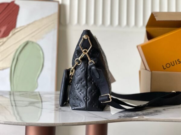 16652231-038C-D5C3-28C0-56883BAF894F.jpg Louis Vuitton M12068 Coussin Hobo MM