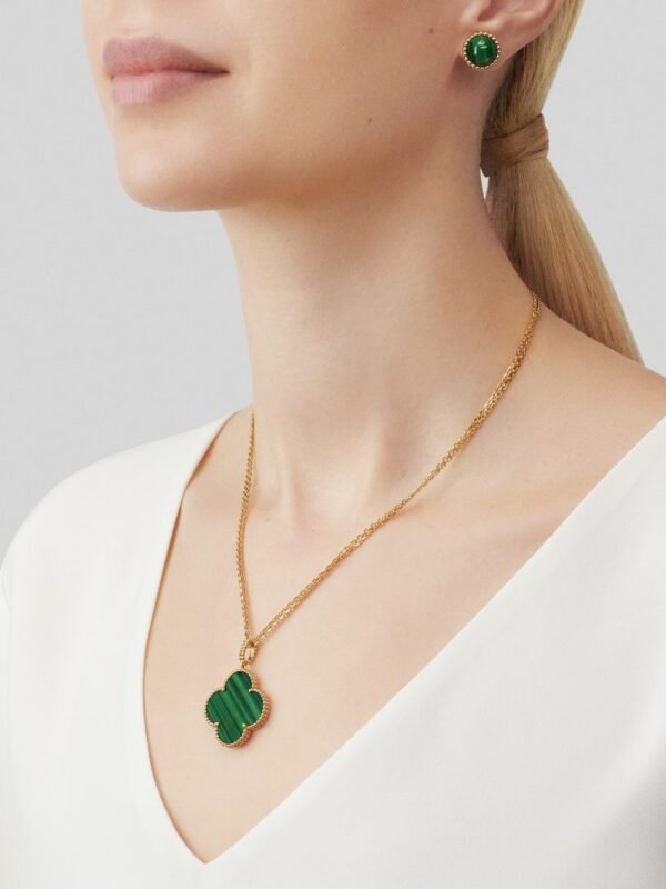 16B142ED-B0CA-ED92-8D51-FE44F04BDB42_ede546b5-deff-4d4d-aa12-b3a506aeba4b.jpg Perlee couleurs earrings