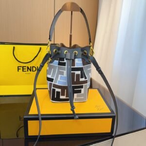 19528F0F-A75D-91E8-4969-187E235A5D3B.jpg Fendi Mon Tresor