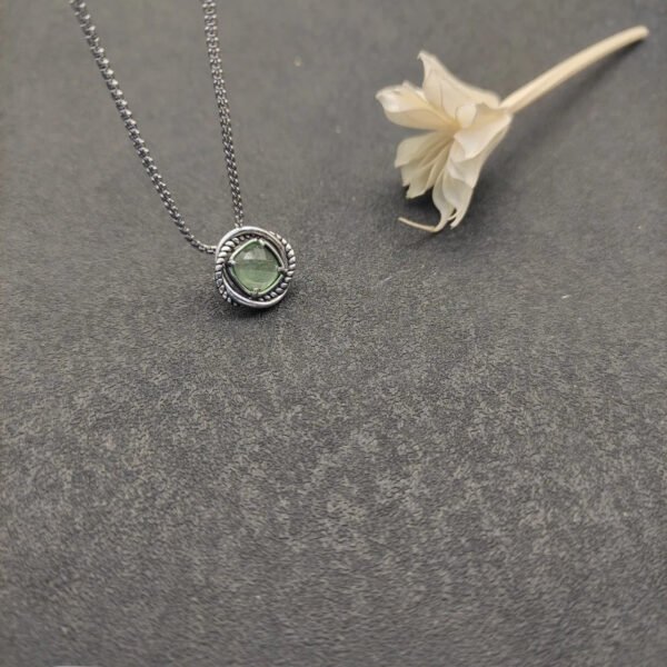 197B08F1-1630-0880-F389-9C4C3FDF25F2.jpg Petite Chatelaine® Necklace Sterling Silver with Peridot, 10mm