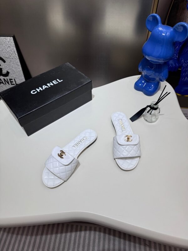 197E3F2A-8D6E-418E-79FA-0B270CA51325.jpg Chanel Women's Logo 25ss CC Sandal