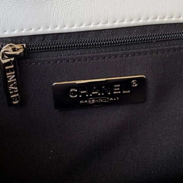 Chanel 19 Flap Bag As1160 B02511