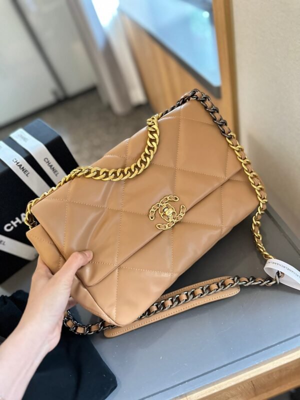 1BDEDABC-2D42-CF52-8A30-FD0814FD06C5.jpg 19 HANDBAG - Black