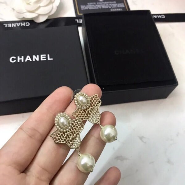 1C562099-0252-8216-69FA-BE0347ECF21A.jpg cc Earrings