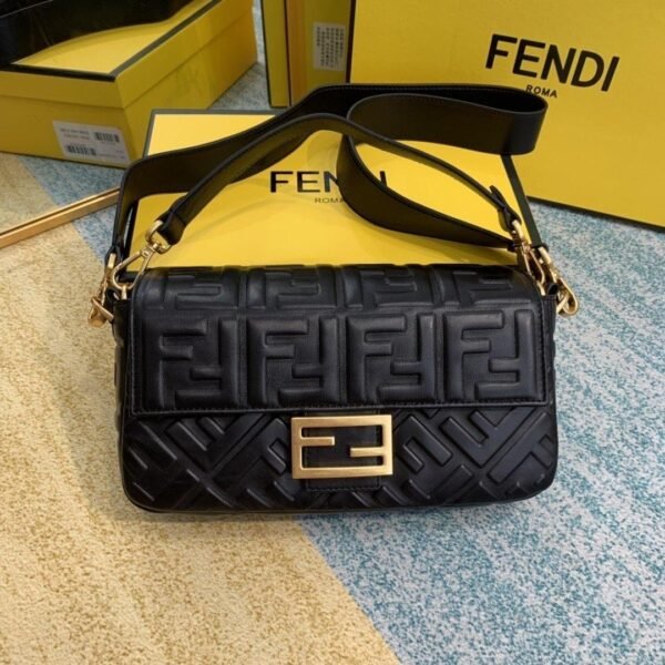 1CFB368E-38D3-DCB4-5171-EC2D1509B373.jpg Fendi baguette Bag