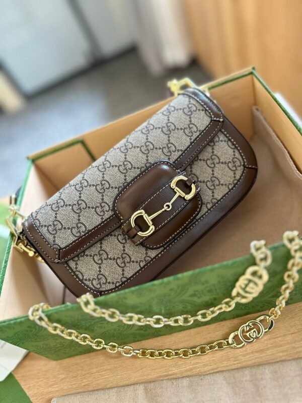 1D71EE19-A427-2DE8-1BD5-BA590DFC060E_fb001891-aa7b-443b-86ae-e50589abc7d8.jpg HORSEBIT 1955 SMALL SHOULDER BAG