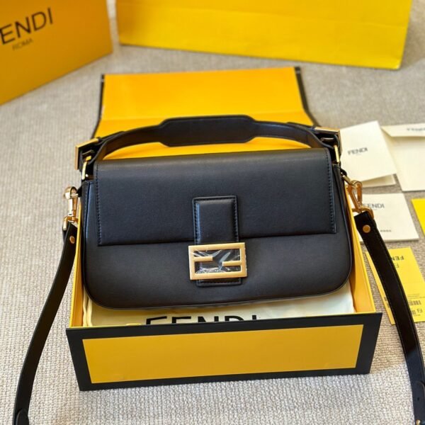 Fendi Baguette Medium - Black