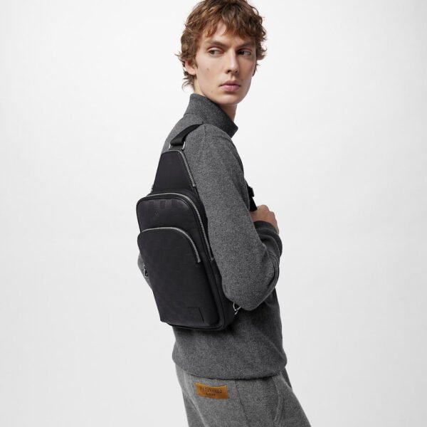 1DD6ACA1-523C-196B-39EF-327EC232AEDF_6a8a13b3-c702-4563-8c27-876768485c94.jpg Avenue Slingbag NM