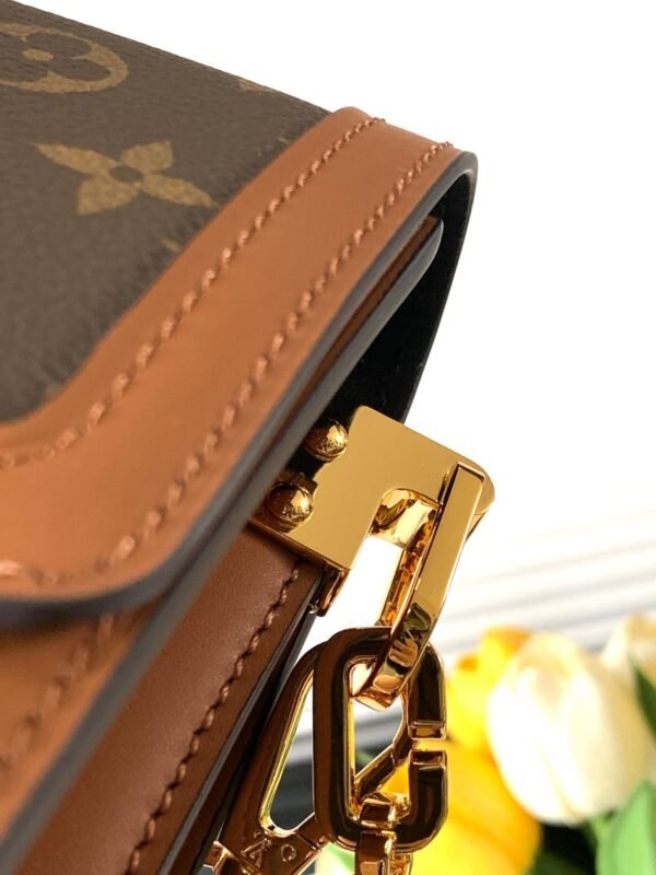 1E2B613B-BBB6-FEB2-9EE7-ACFFF8795DC9.jpg Louis Vuitton M44580 Mini Dauphine