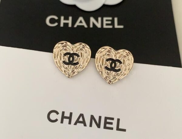 1E340294-B80B-FA27-0AE9-884CB42BAD5F.jpg Heart Lava Double C Earrings