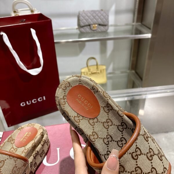 1F2A14DD-13B2-8C3A-0E22-E0964F90EA6C.jpg GUCCI Women's Platform Slide Sandal