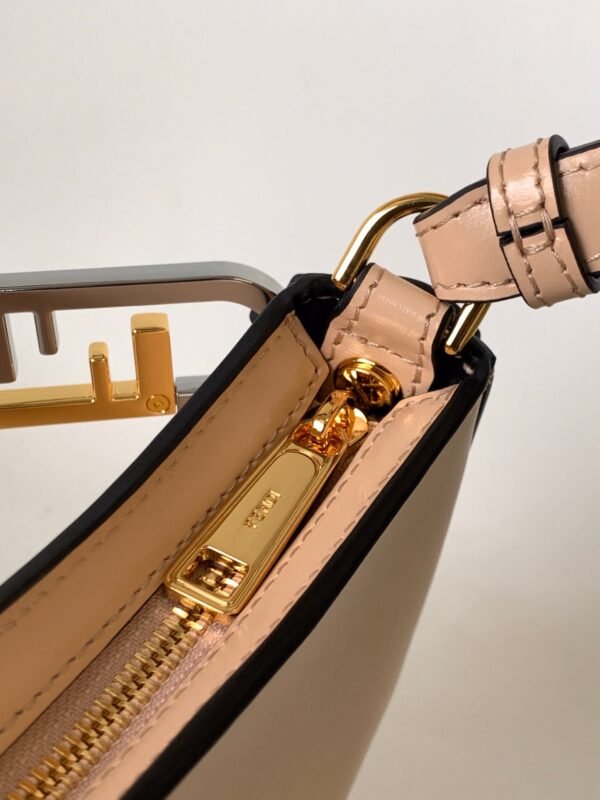 202B317F-620E-BDCA-81BD-4FE04F039F17.jpg Fendi O'lock Swing Bag