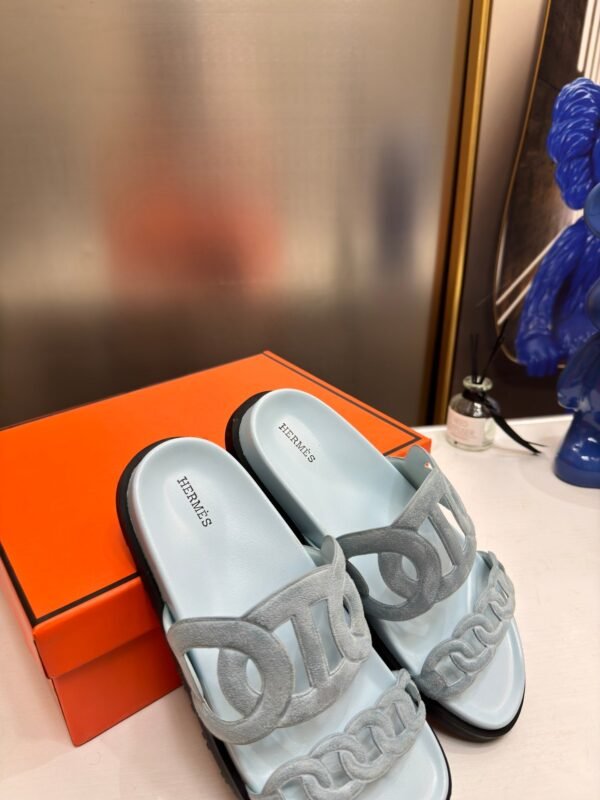 21B56101-24D9-88B6-FAF6-124BD830CE55.jpg Hermes Women's Extra Sandal