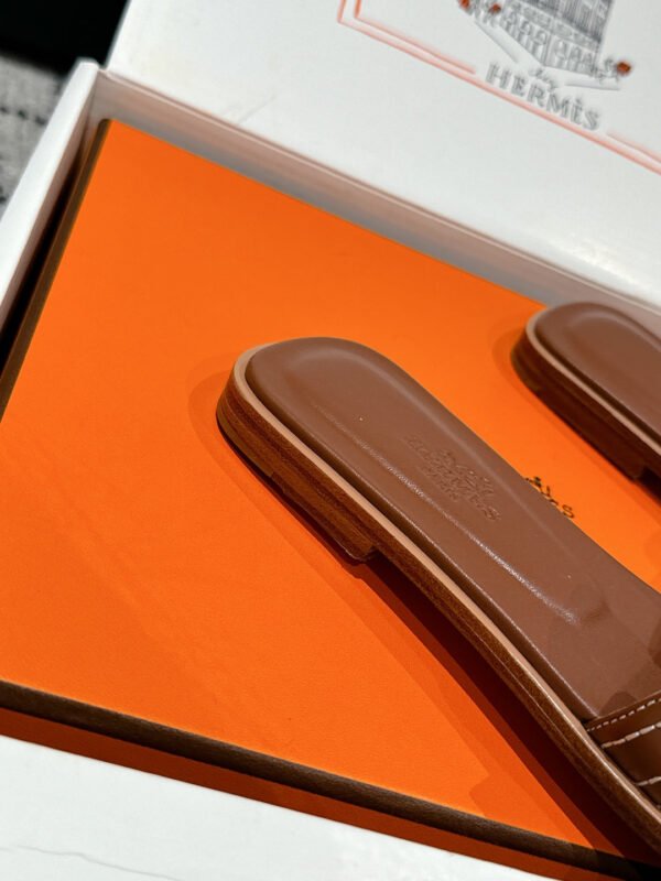 22367F51-3090-D21B-237C-922D16B0A529.jpg Hermes Women's Oran Sandal