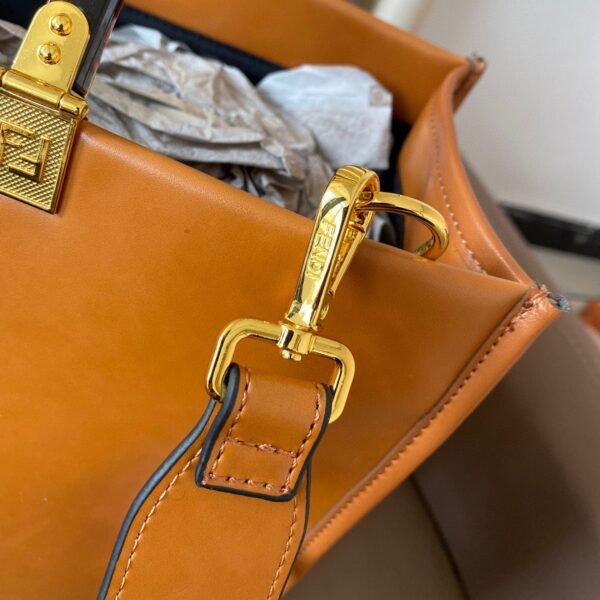 23322B64-B871-3457-147A-611C2711AF41.jpg Fendi Sunshine Medium
