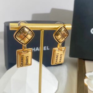 247C5554-09C5-C494-D5E4-BBFA5DD94BE1.jpg cc Earrings