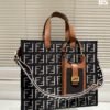 24947DDB-42F6-60A4-D23B-3DA43A5F2F73.jpg Fendi Sunshine Medium - black