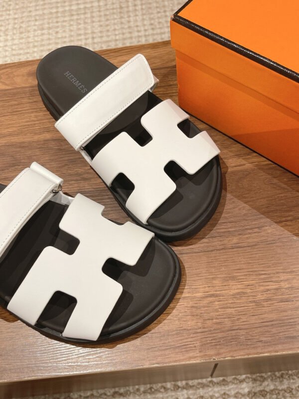 24A3B8A9-EBAE-1B0A-5F9E-28C6D682DF66.jpg Hermes Unisex Chypre Sandal