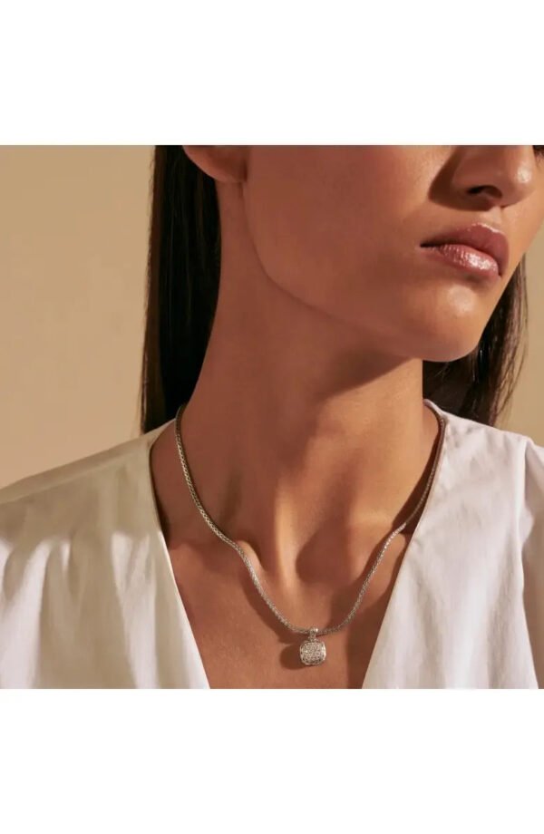 24E28B34-616E-9ED3-84DE-277CD9B4DD37.jpg John Hardy Carved Chain Necklace