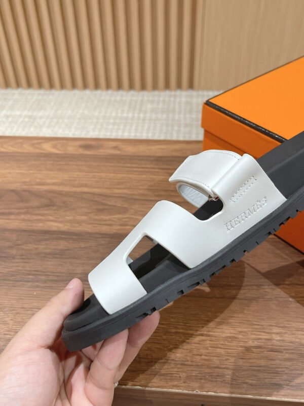 2578DEED-22A2-661A-2970-5863E95561BE.jpg Hermes Unisex Chypre Sandal