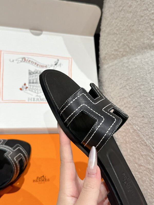 26239D39-69A2-6494-0FA1-440BDB190AA4.jpg Hermes Women's Oran Sandal