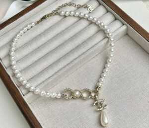 Coco letter pearl chain necklace