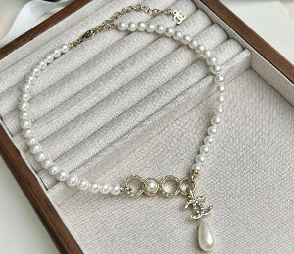 Coco letter pearl chain necklace